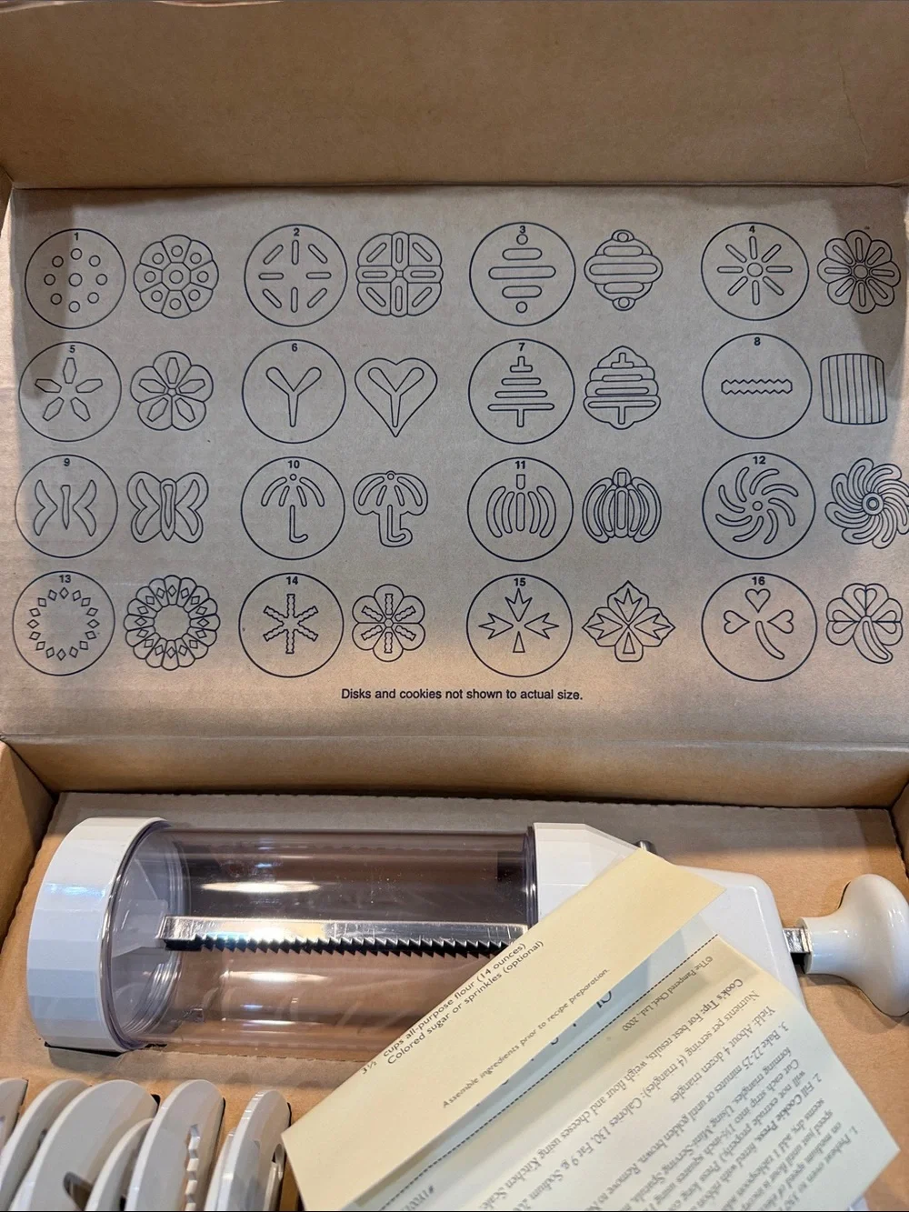 The Pampered Chef White Cookie Press with 16 Decorative Discs